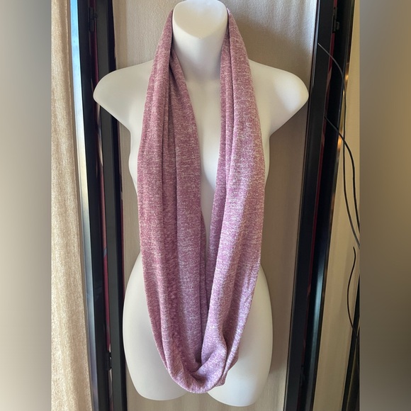 Kim and Co Large Light Pink three piece set Includes a scarf, tank & cardigan. - Picture 5 of 10